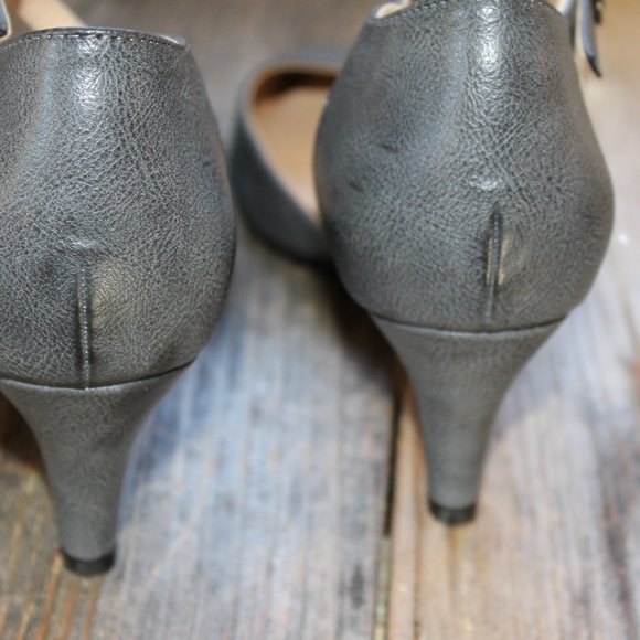 Journee Collection Bettie Tru Comfort ALMOND Toe Mid Heel Pumps Grey 9 NWOB - Picture 13 of 14